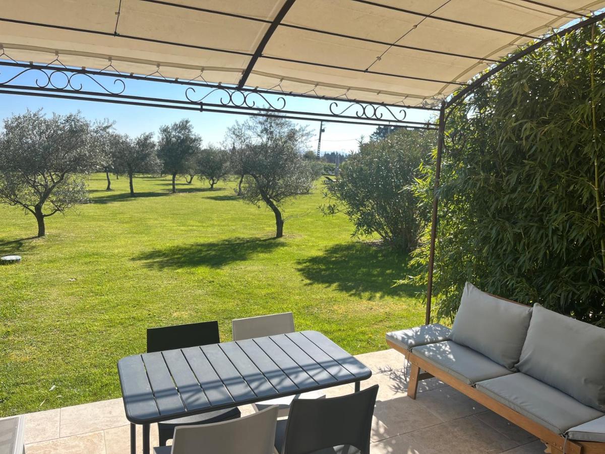 Gites Dans Mas En Pierres Robion en Luberon Exterior photo